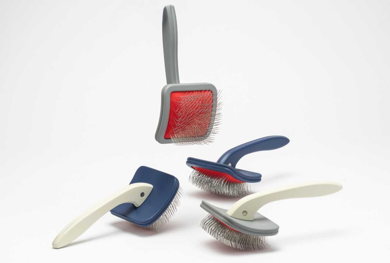 Are slicker brushes good for dogs? When and how to use them correctly - MinelliPETS