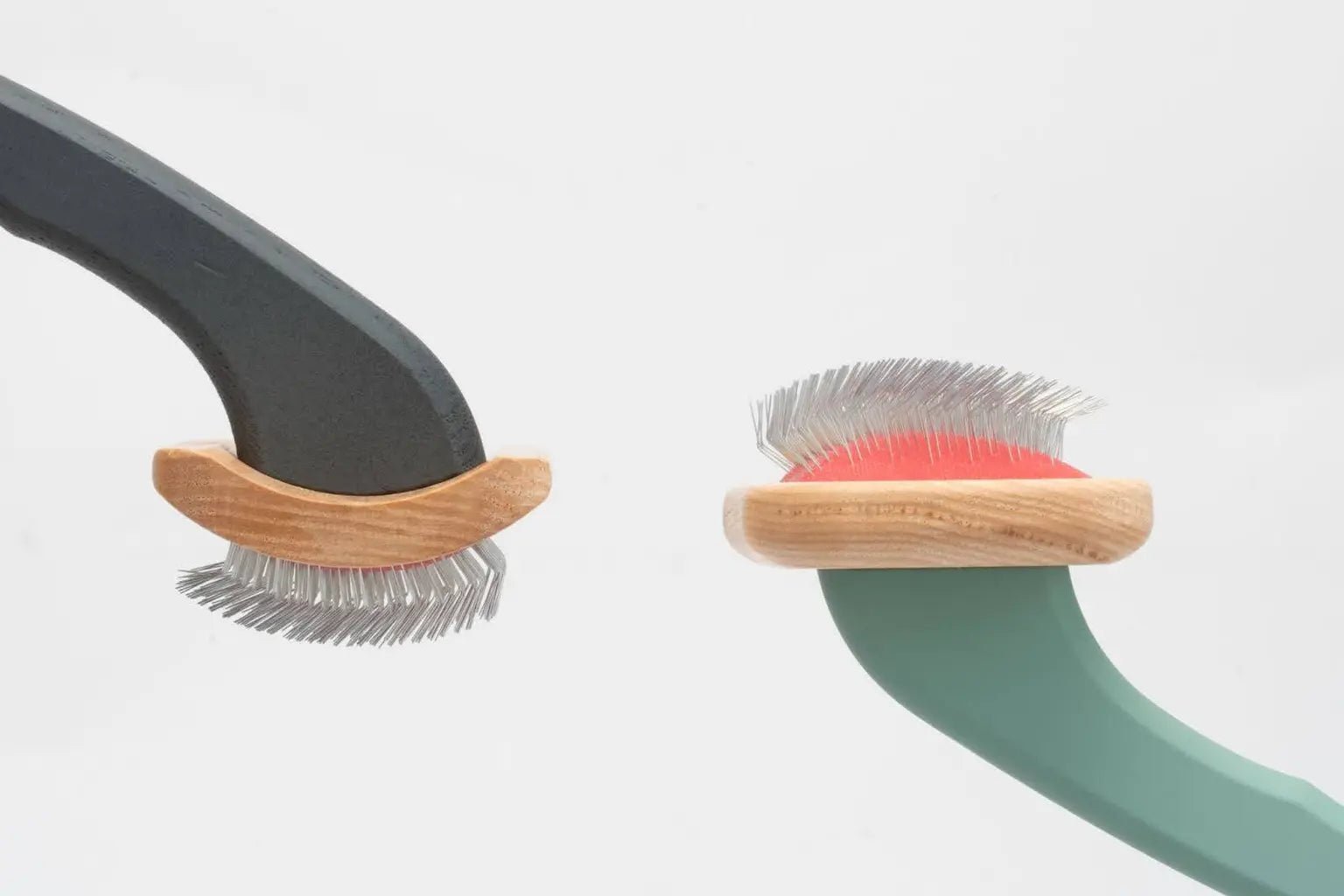 Best slicker brush for poodles: choosing the right grooming tools for your clients - MinelliPETS