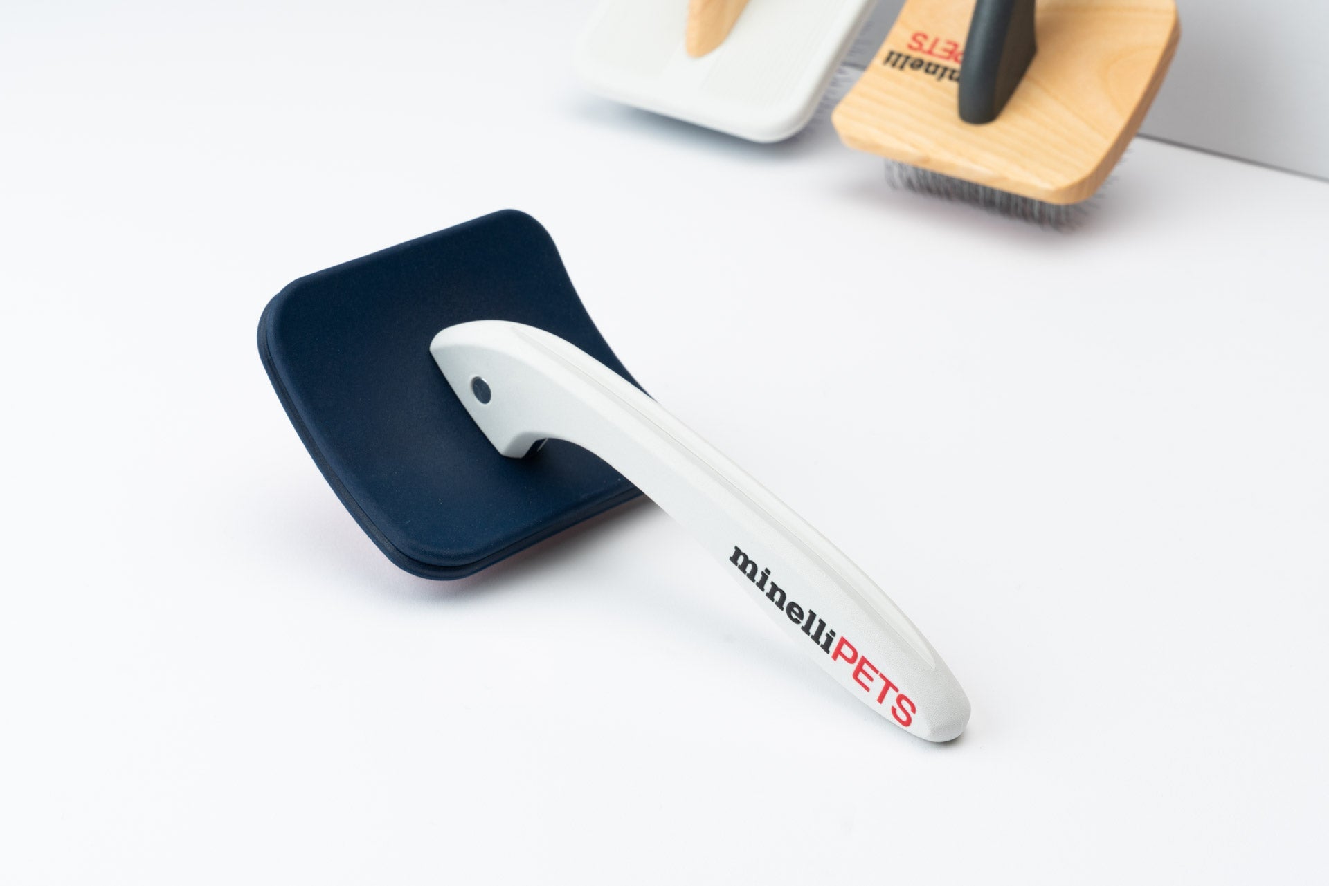 Deluxe Slicker Trio - for medium to tall dogs (Antibacterial + Super Grip + Easy)_MinelliPETS